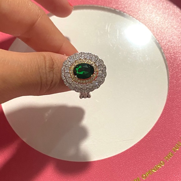 ✨SOLD OUT✨Round Emerald Stunner✨ - Picture 4 of 8
